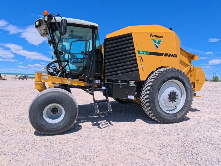 #1027-•-2020-vermeer-zr5-self-propelled-baler-image-3