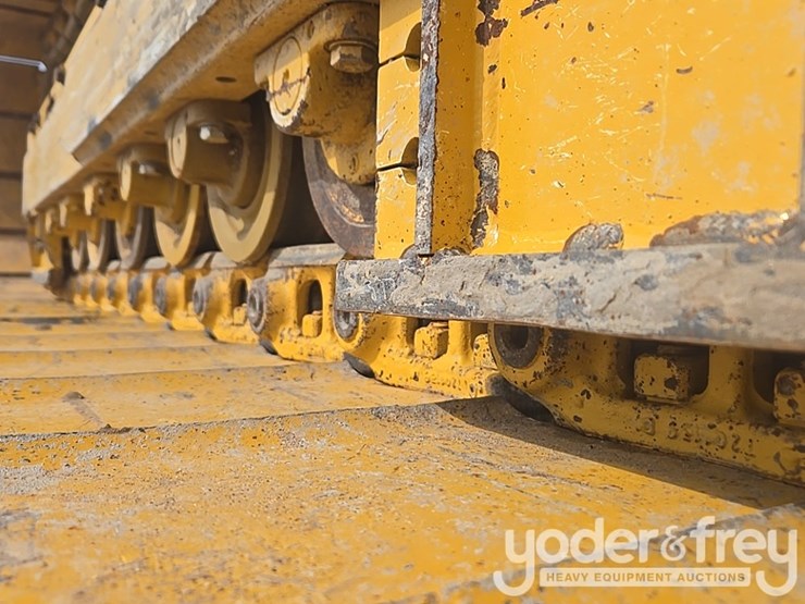 2023-deere-650k-lgp-image-16