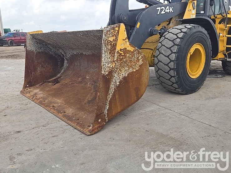 2019-deere-724k-image-16