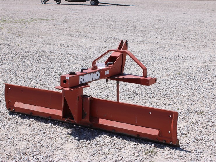 #2001-•-rino-r800-3-point-blade-image-4