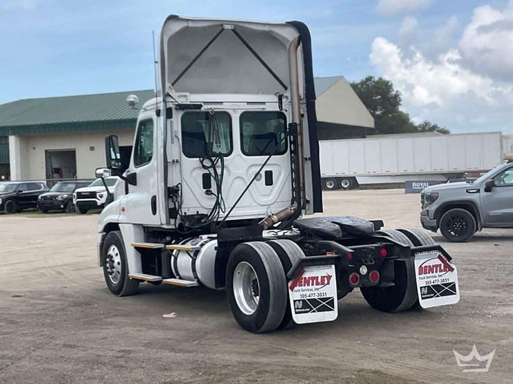2017-freightliner-cascadia-125-image-4