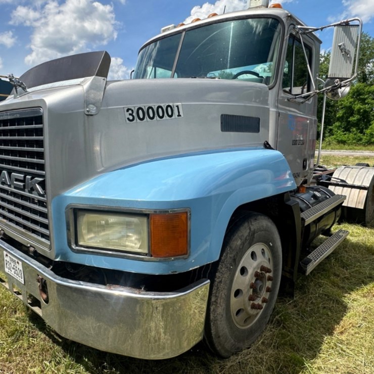 2000 MACK CH613