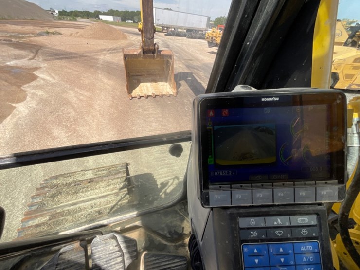 2022-komatsu-pc490-lc-11-image-24