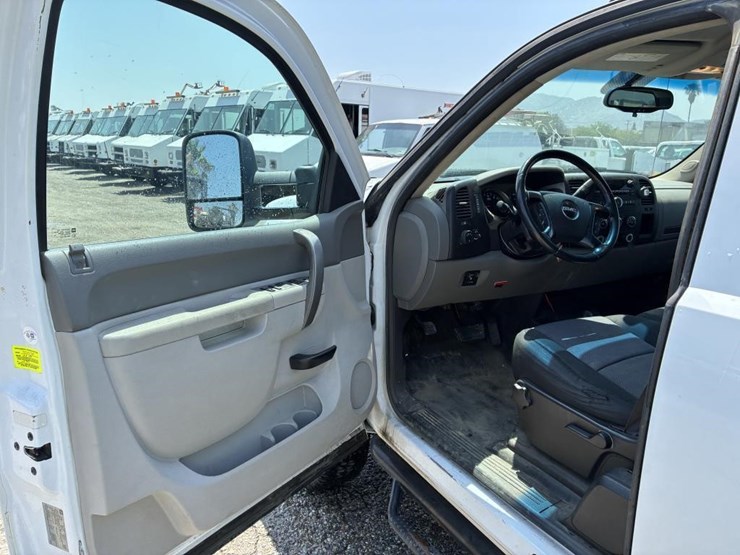 2012-gmc-sierra-2500-image-17