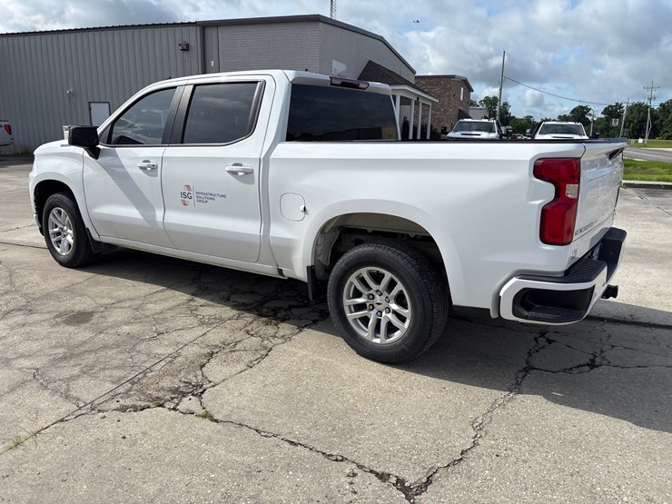 #3625-•-2022-chevrolet-silverado-pickup-truck-image-4