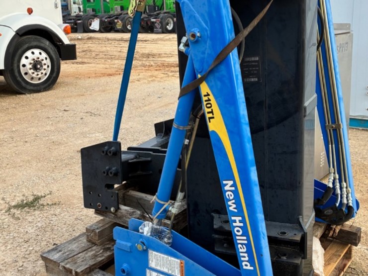 new-holland-110tl-image-2
