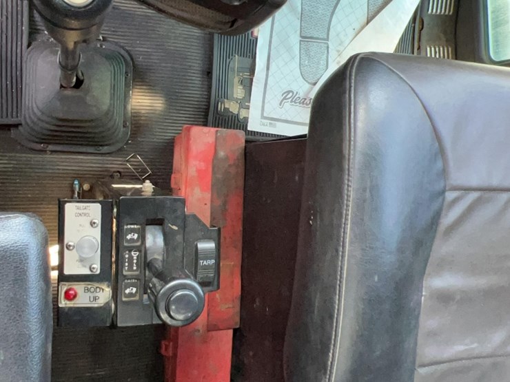 2011-kenworth-t800w-image-36