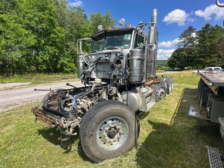 2012-peterbilt-388-image-1