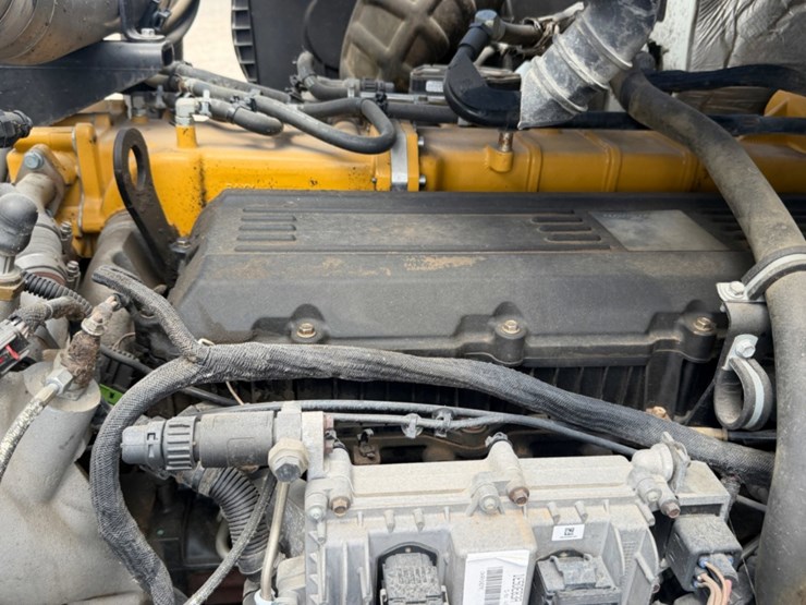 2015-caterpillar-ct660-image-13