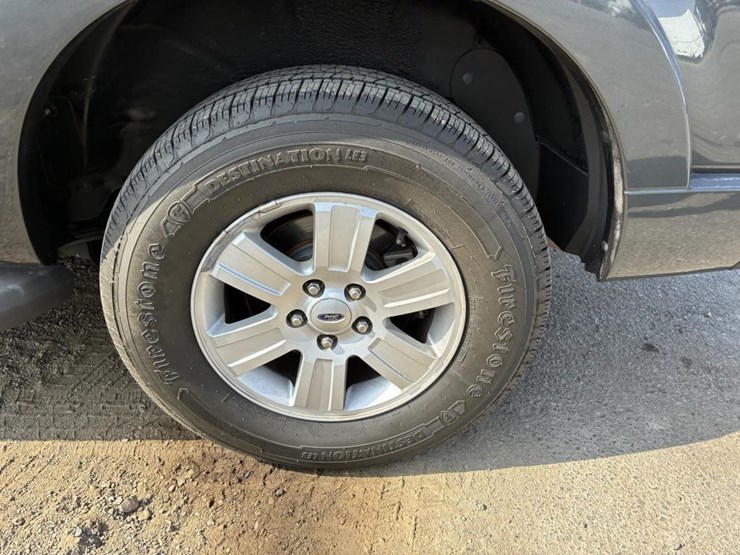 2010-ford-explorer-xlt-image-5
