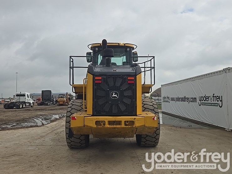 2019-deere-724k-image-4