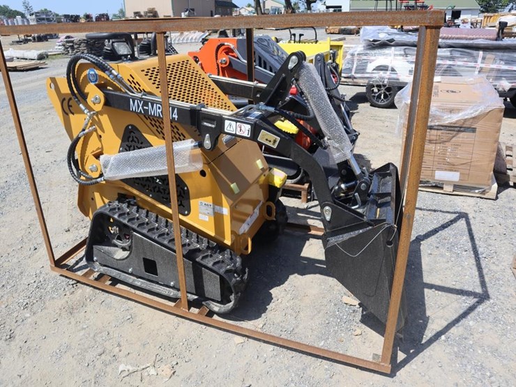 agt-mx-mrt14-compact-track-loader-image-2