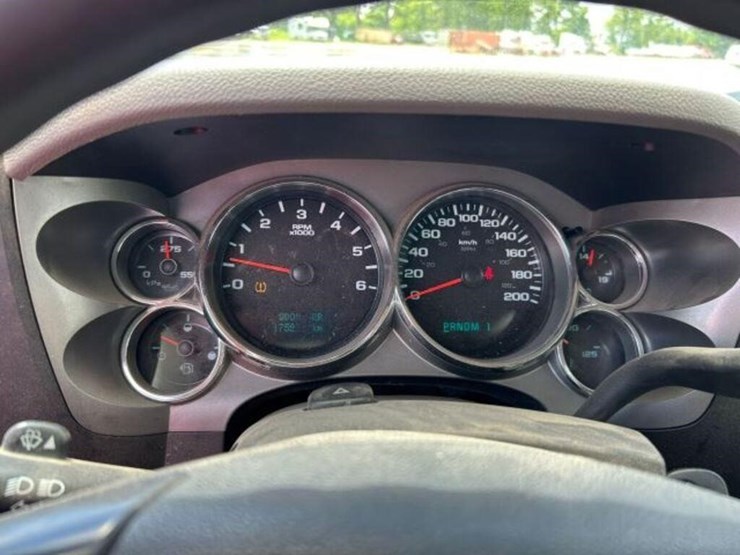 2010-gmc-2500hd-image-17