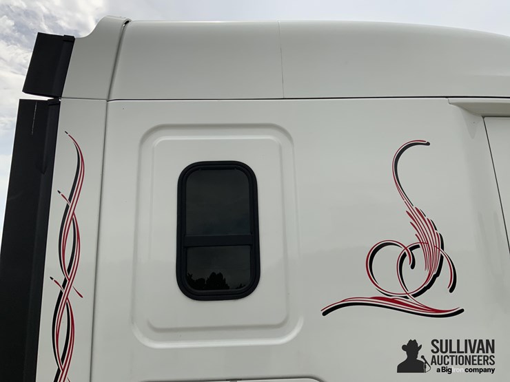 2018-freightliner-cascadia-125slp-t/a-6x4-sleeper-truck-tractor-image-19