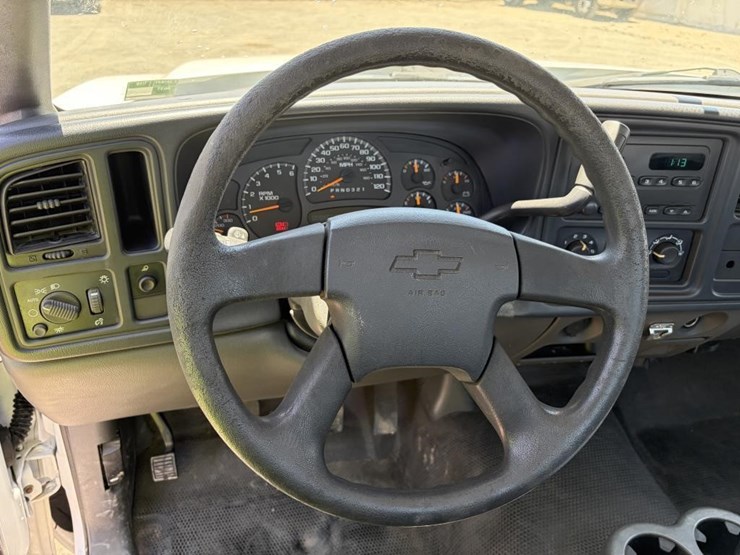 2006-chevrolet-2500-image-12