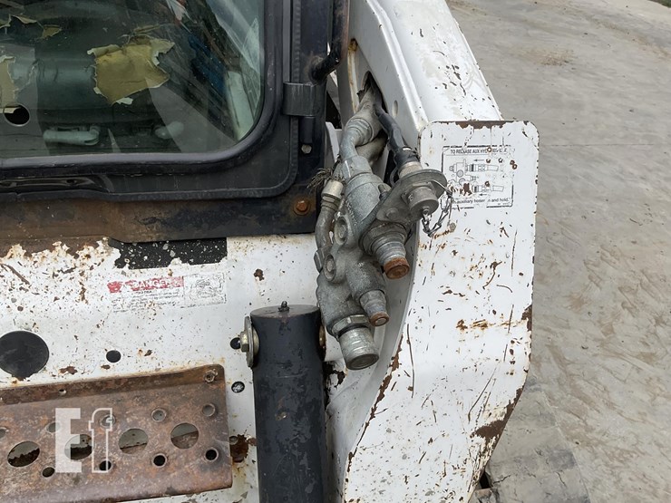 2008-bobcat-t320-image-13
