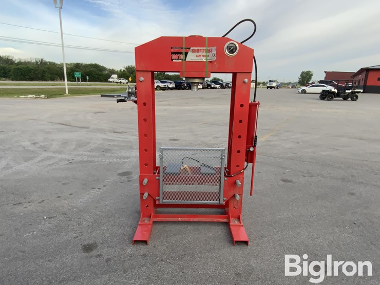 2026-massey-ferguson-730-image-2