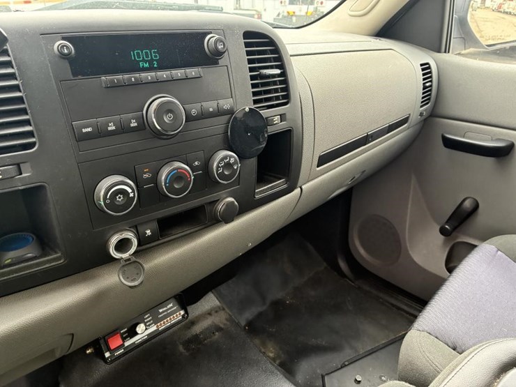2011-chevrolet-1500-image-16