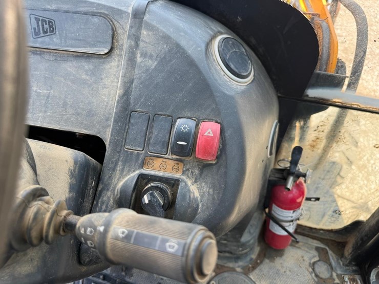 jcb-3cx14-image-28