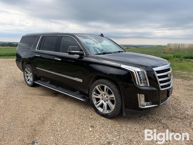 2020-cadillac-escalade-image-3