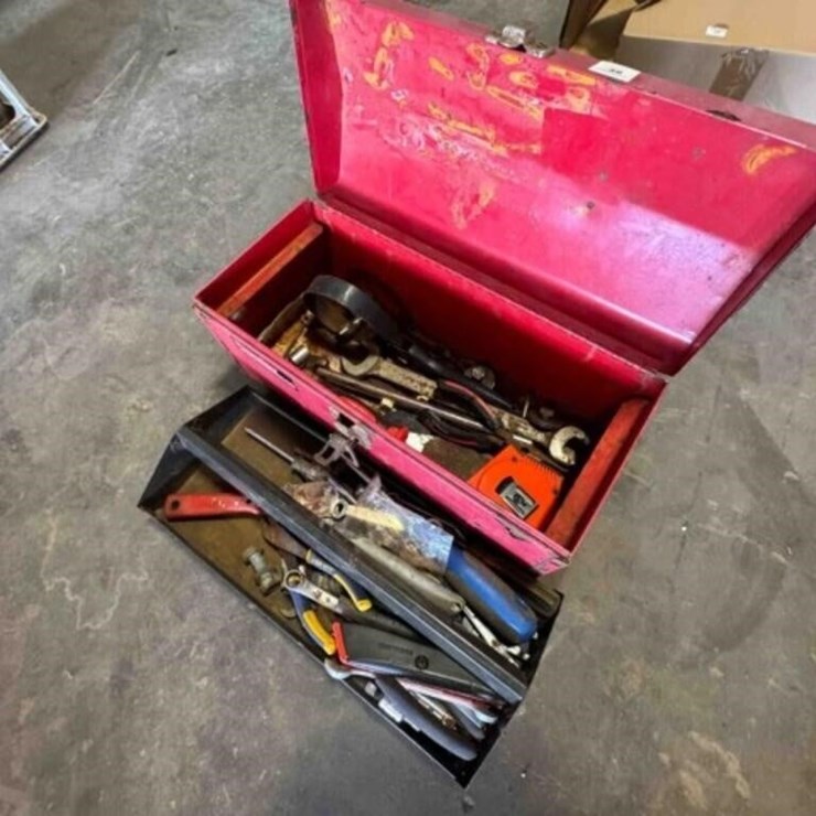 TOOL BOX 16"X7" W/ SOME TOOLS