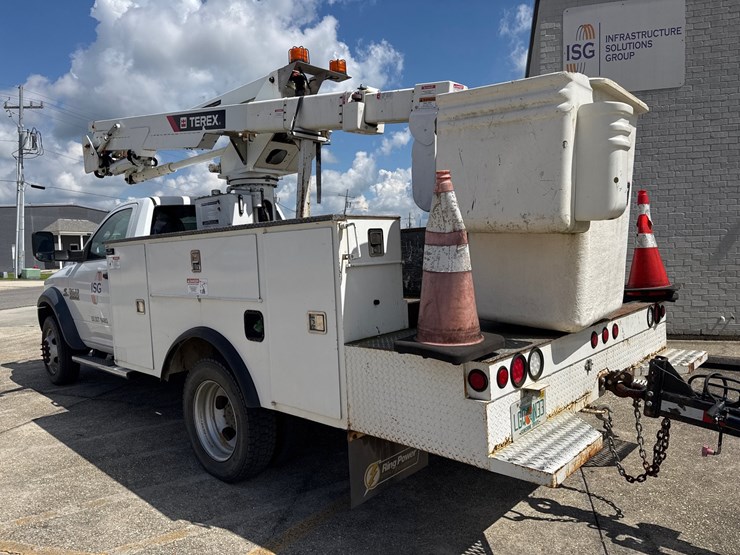 #3616-•-2018-ram-5500-4x4-40ft-bucket-truck-image-26