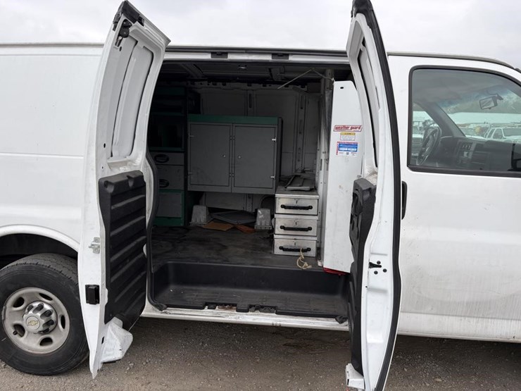 2014-chevrolet-express-3500-image-11