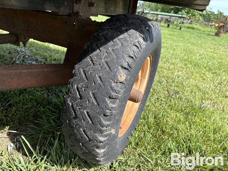 david-bradley-16'-hay-wagon-image-16