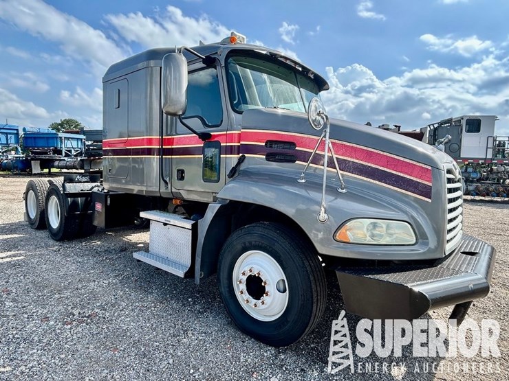 (x)-(8-92)-2005-mack-cx613-t/a-wet-kit-truck-tract...-image-2