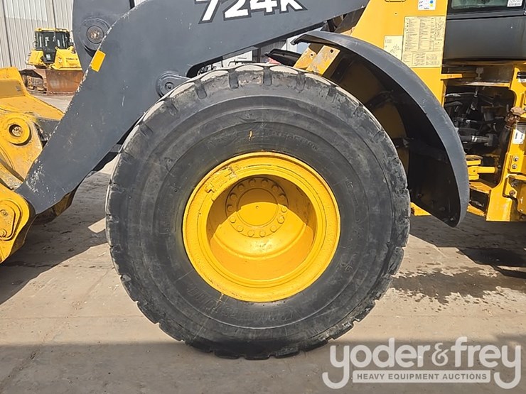 2019-deere-724k-image-10