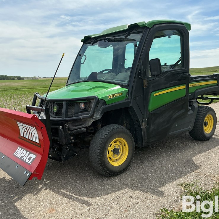2019 JOHN DEERE GATOR