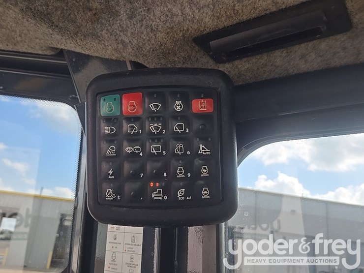 2023-deere-650k-lgp-image-53