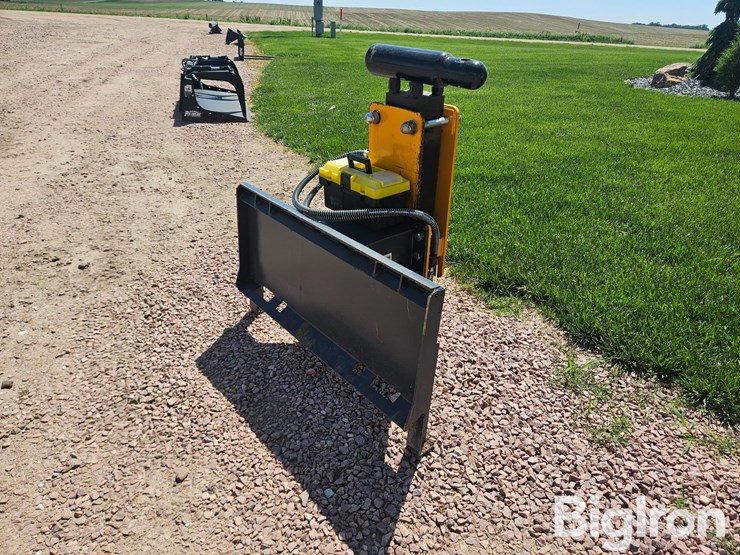 2025-handy-hpd680-skid-steer-post-driver-image-5