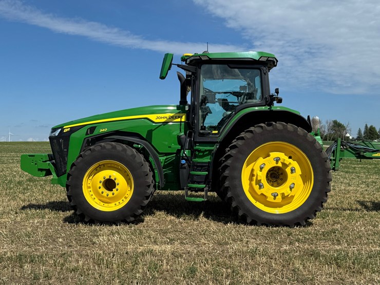 2023-john-deere-8r-340-image-1