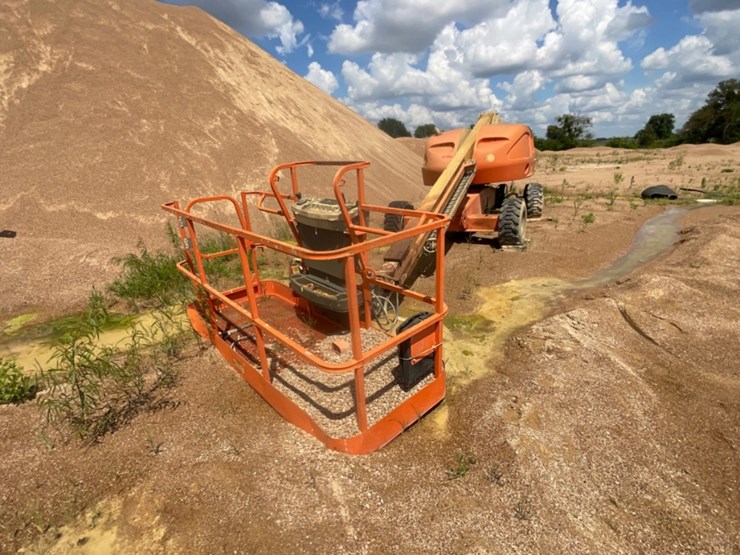 2005-jlg-400s-image-1