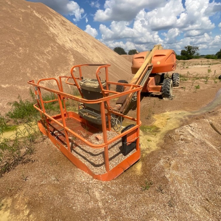 2005 JLG 400S
