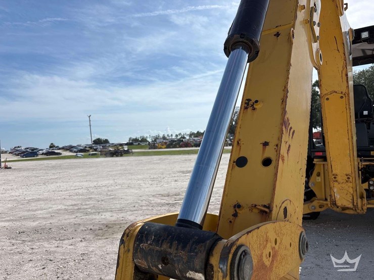 2015-caterpillar-416f-image-20
