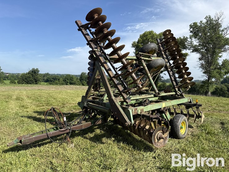 john-deere-230-image-1