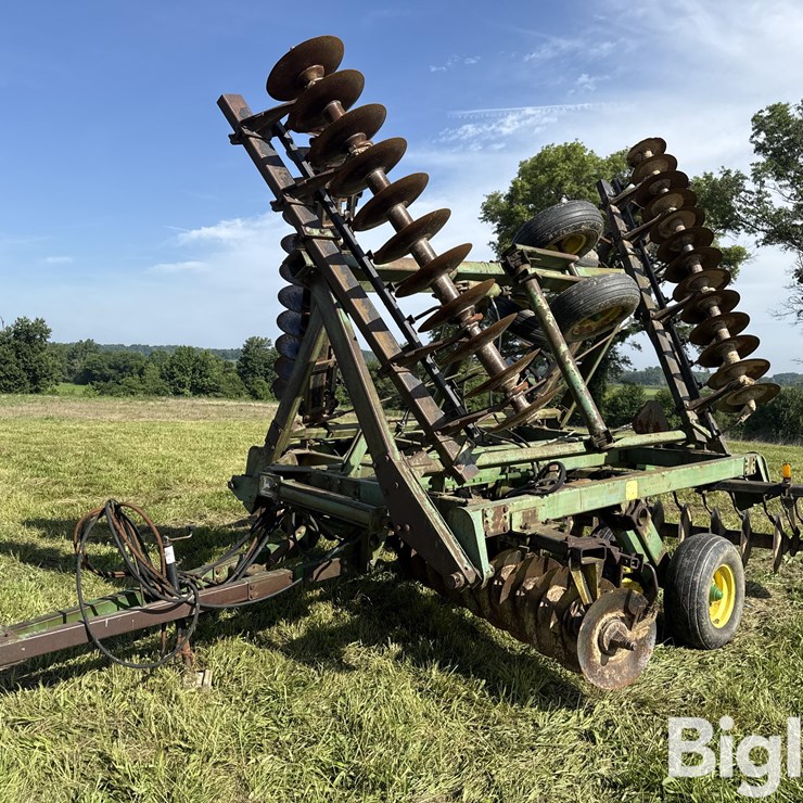 JOHN DEERE 230
