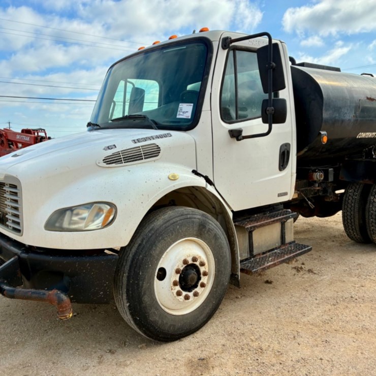 2006 FREIGHTLINER M2 106