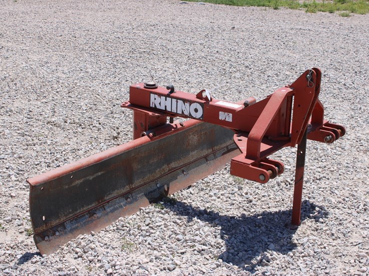 #2001-•-rino-r800-3-point-blade-image-5