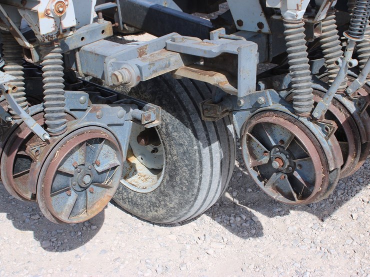 #1008-•-crustbuster-27ft-grain-drill-image-31