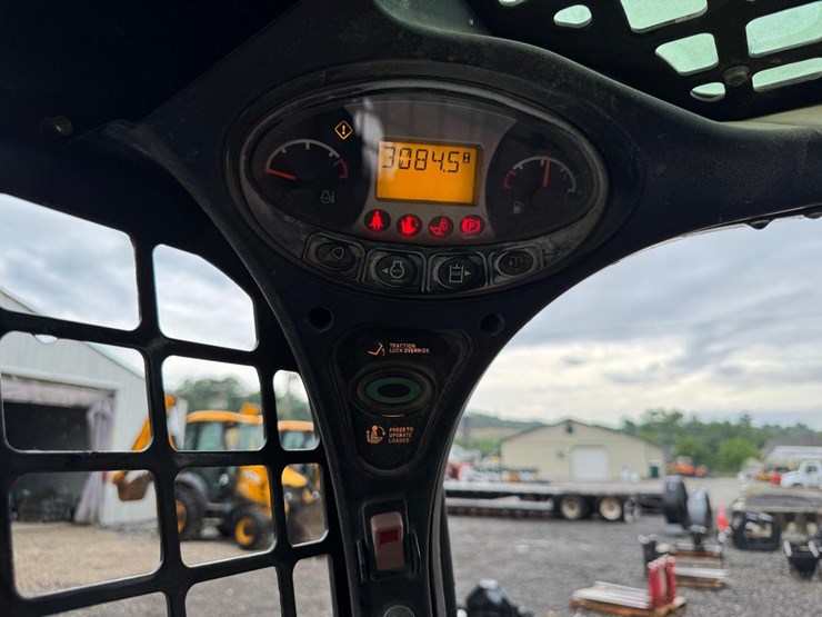 2015-bobcat-t590-image-24