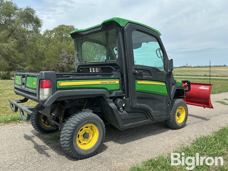 2019-john-deere-gator-image-5