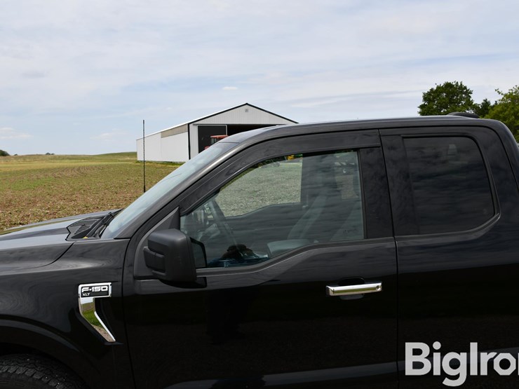 2025-ford-f150-xlt-image-14