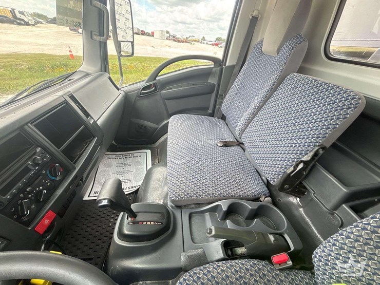 2024-isuzu-nrr-image-22