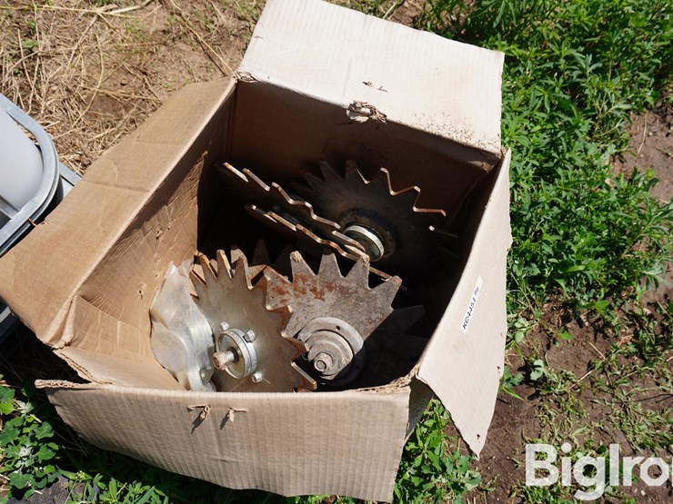 spiked-planter-wheels-image-2