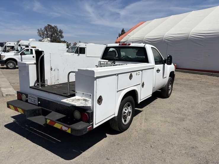 2011-chevrolet-silverado-2500-image-3