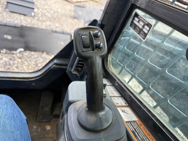 2017-deere-333g-image-22