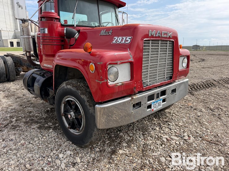 1984-mack-r686st-image-16